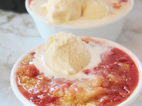 Crockpot Strawberry Cobbler