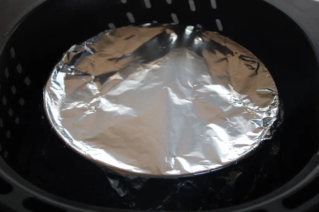 Aluminum foil to cover the dessert
