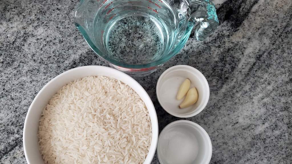 Ingredients for the perfect, fluffy white rice