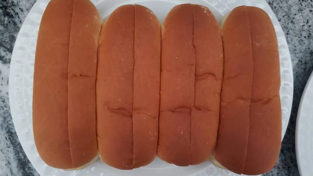 These are the split top buns used in this Brazilian hot dog recipe.
