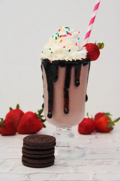 Milkshake with strawberries and oreo cookies