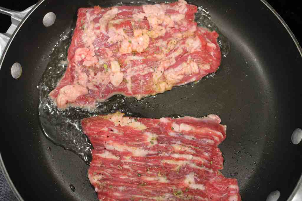 This is how you pan fry the seasoned churrasco skirt steak.