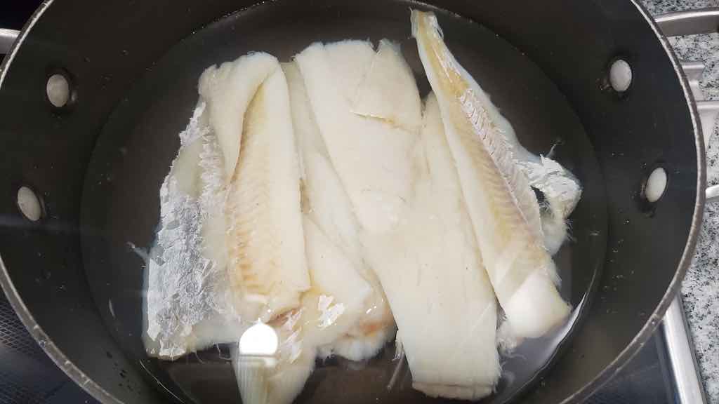 This is how you boil the fish in water.