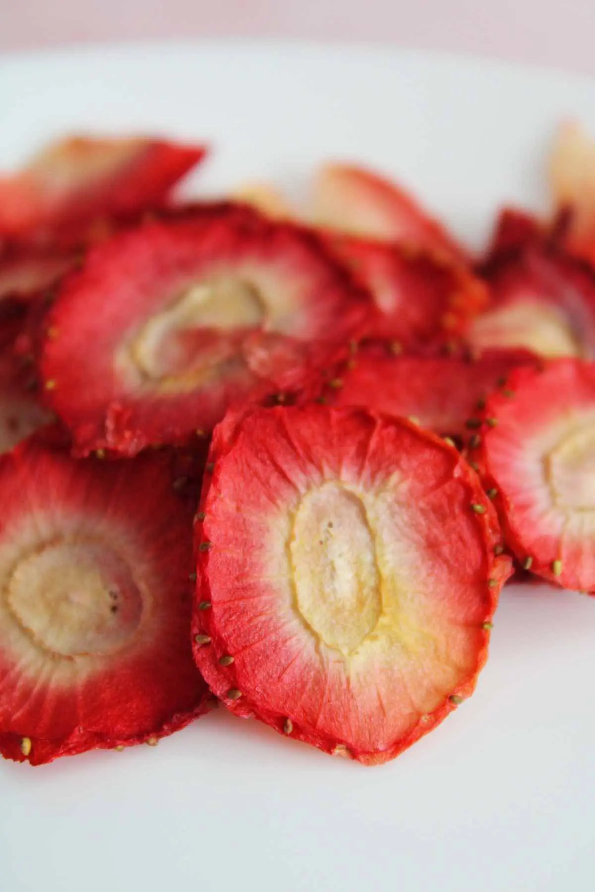 Recipe for dehydrated strawberries made in the air fryer.