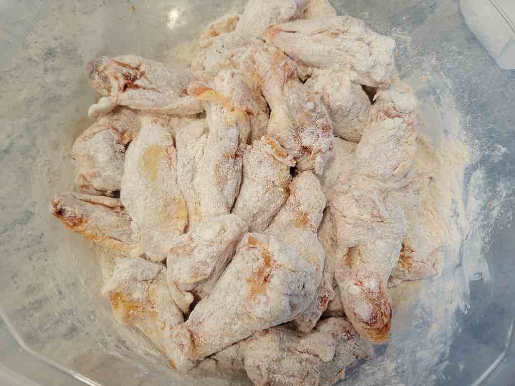 Make sure to completely coat the wings in the seasoned flour as shown in the photo.