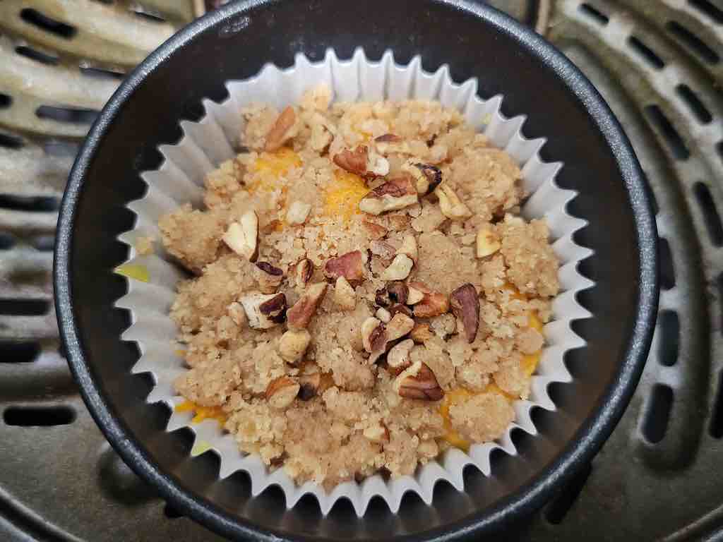 Top each muffin with pecan streusel topping and transfer to the air fryer as shown in the photo.