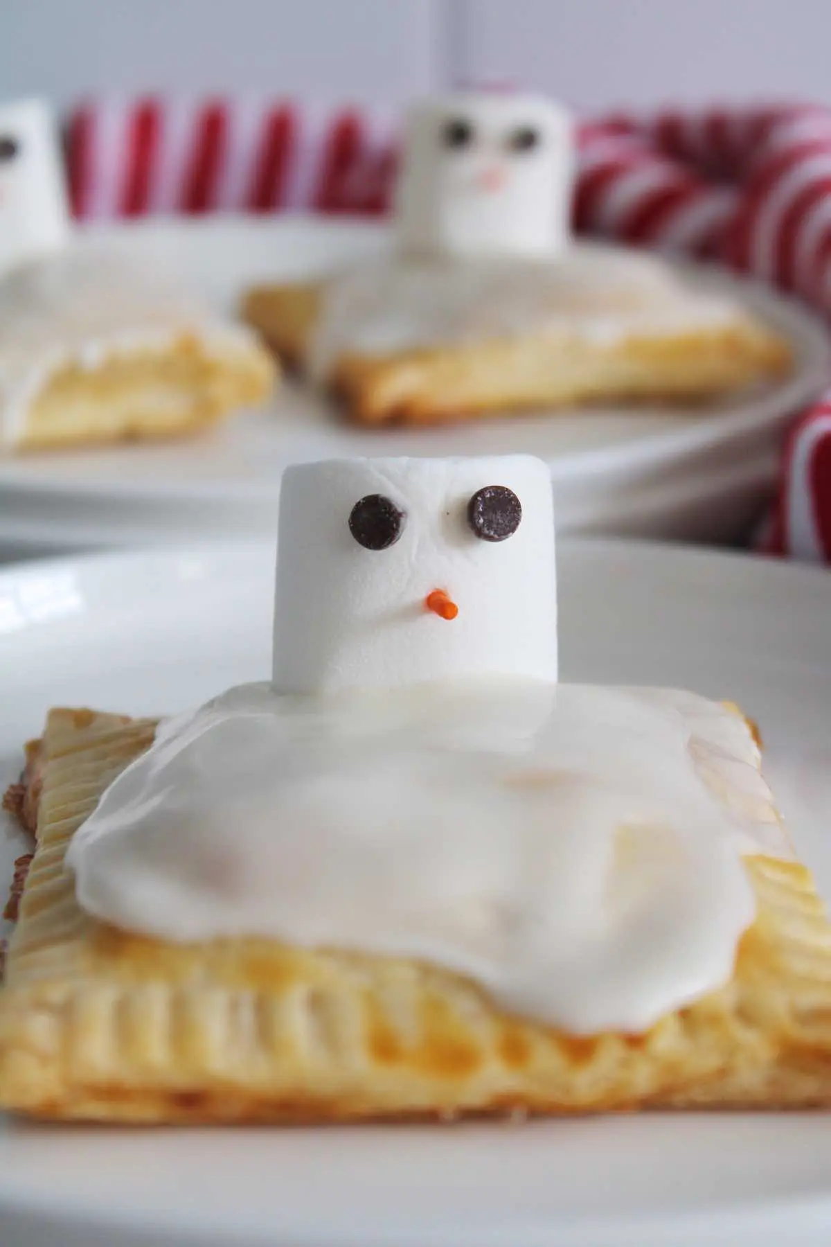 Nutella snowman pop tarts are perfect for the holidays.