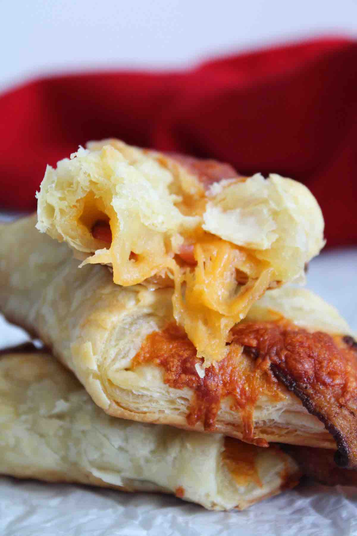 An easy recipe for baked bacon and cheese turnovers using puff pastry.